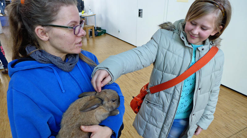 Die Kinder- und Jugendfarm präsentierte sich mit einem kleinen Streichelzoo, einer Backstation und Varieté.