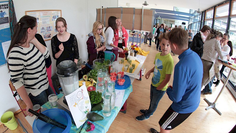 und ein Smoothie-Stand eine große Auswahl an.