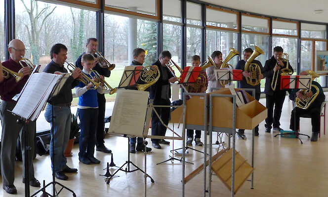 Der Schülerposaunenchor des Johanneums, unter Leitung von Frau Weinberg und mit weiterer Unterstützung.