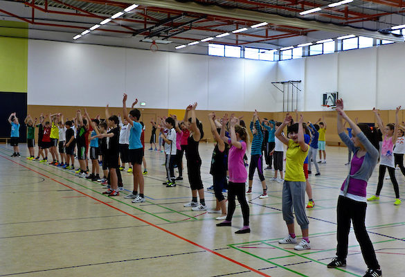 Für die 6. Klassen wurde der Sportunterricht am Freitag zur Zumba-Stunde.