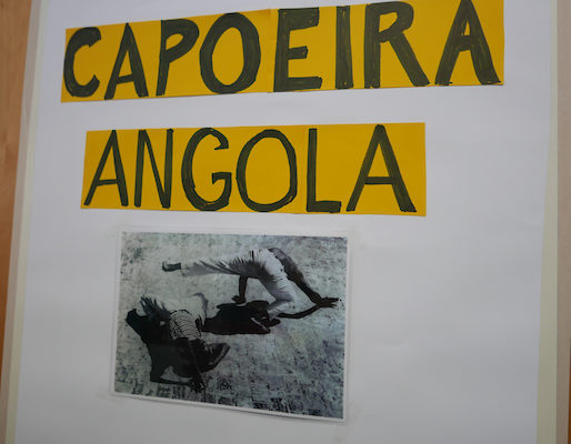 Capoeira Angola, die brasilianische Kampfkunst, wurde anhand vieler Bilder vorgestellt...